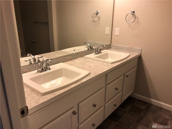 Property Photo:  13650 196th Ave E  WA 98391 