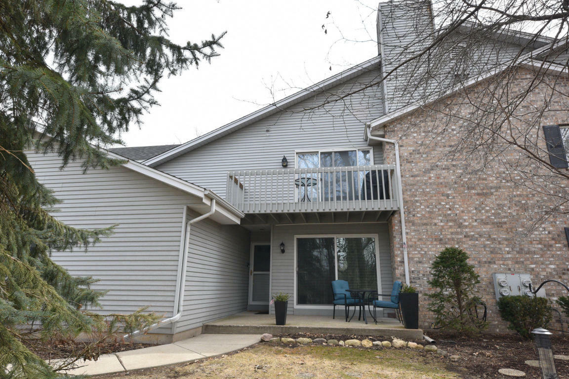 Property Photo:  2418 Quail Hollow Ct B  WI 53018 