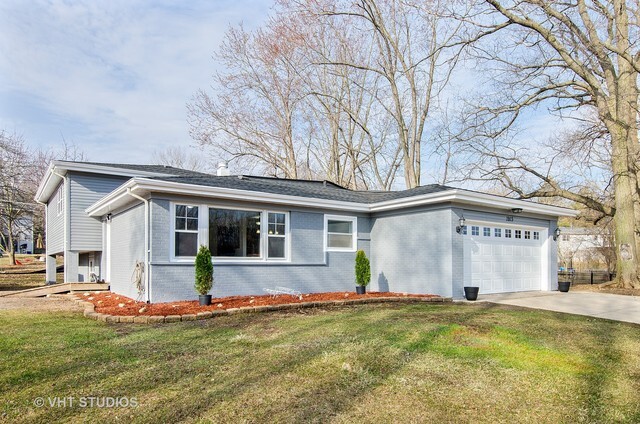 Property Photo: 1915 Brentwood Lane IL 60050