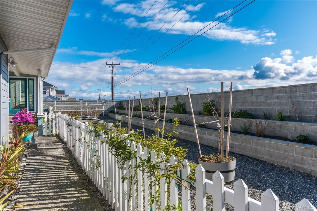 Property Photo:  2575 West Beach Rd  WA 98277 