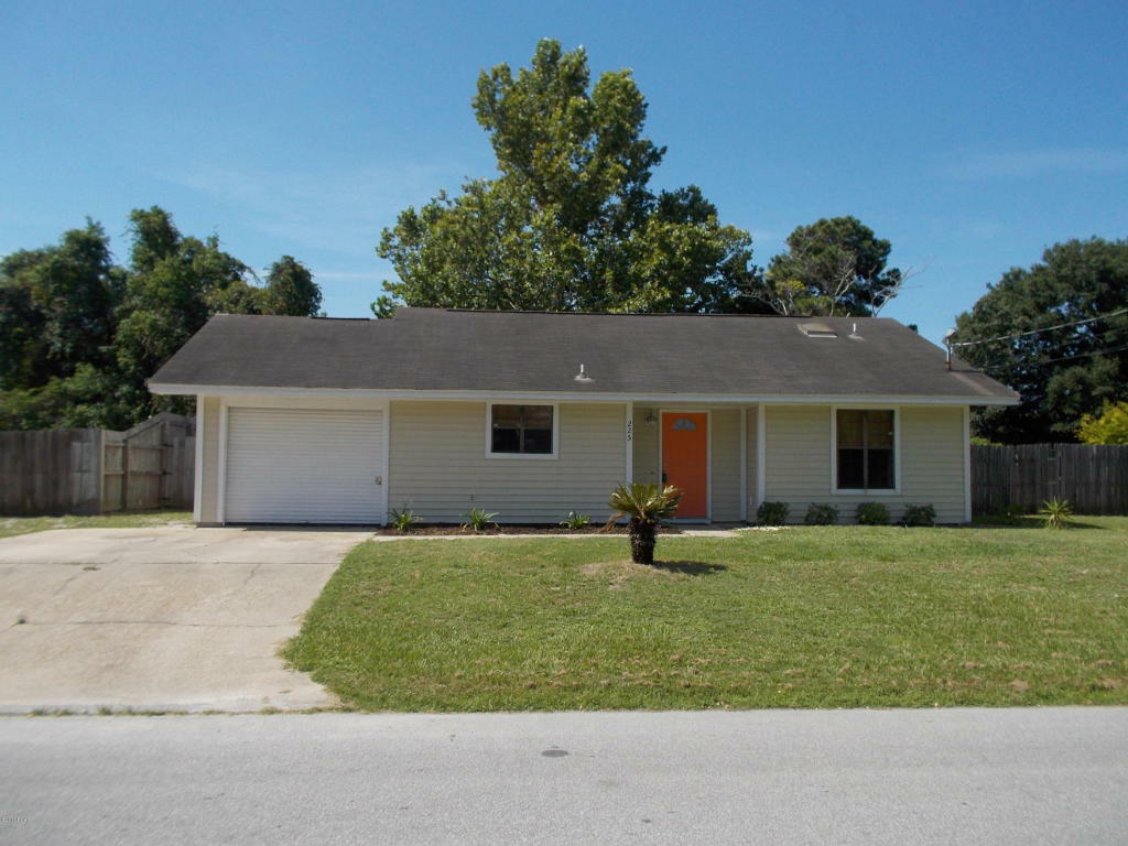 Property Photo: 225 Pelican Way FL 32408
