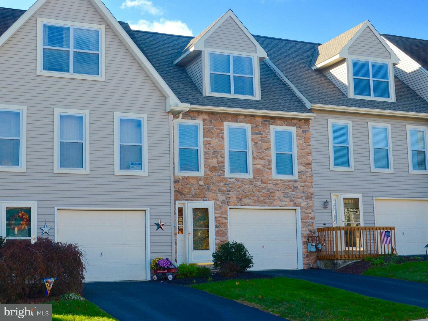 Property Photo: 326 Oakridge Drive PA 17554