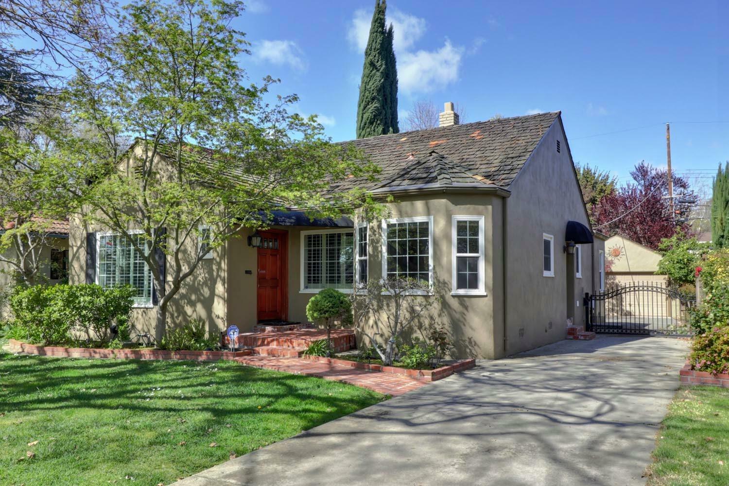 Property Photo:  2930 Land Park Drive  CA 95818 