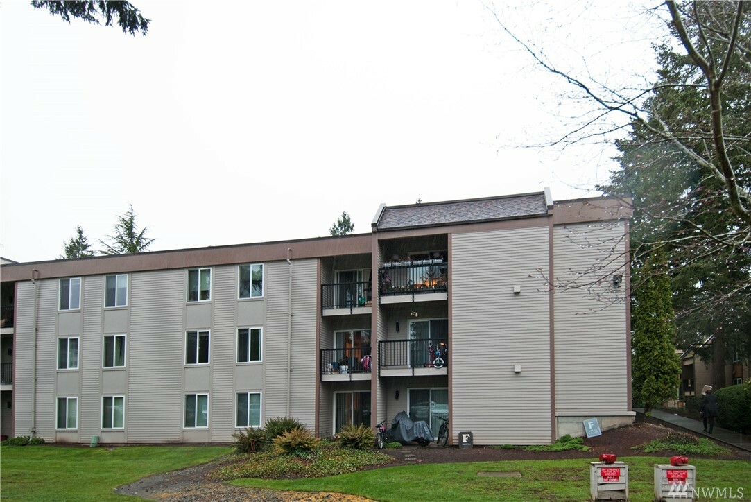 Property Photo:  14620 NE 32nd St F12  WA 98007 