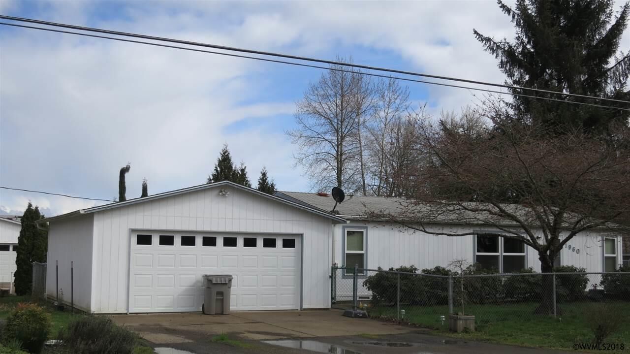 Property Photo:  1960 SE Godsey Rd  OR 97338-2737 