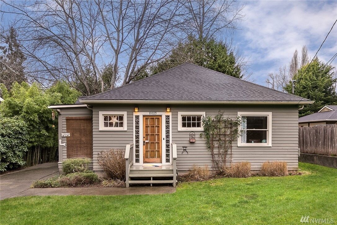 Property Photo: 11025 38th Ave NE WA 98125