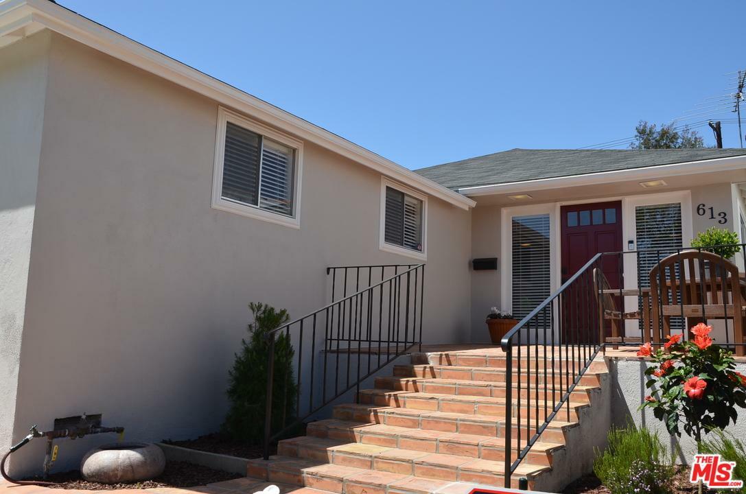 Property Photo:  613 Swarthmore Ave  CA 90272 