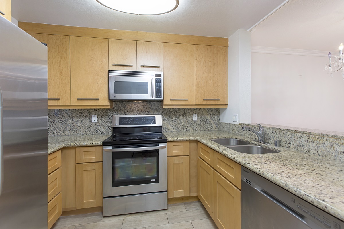 Property Photo:  7405 Charmant Dr 2023  CA 92122 