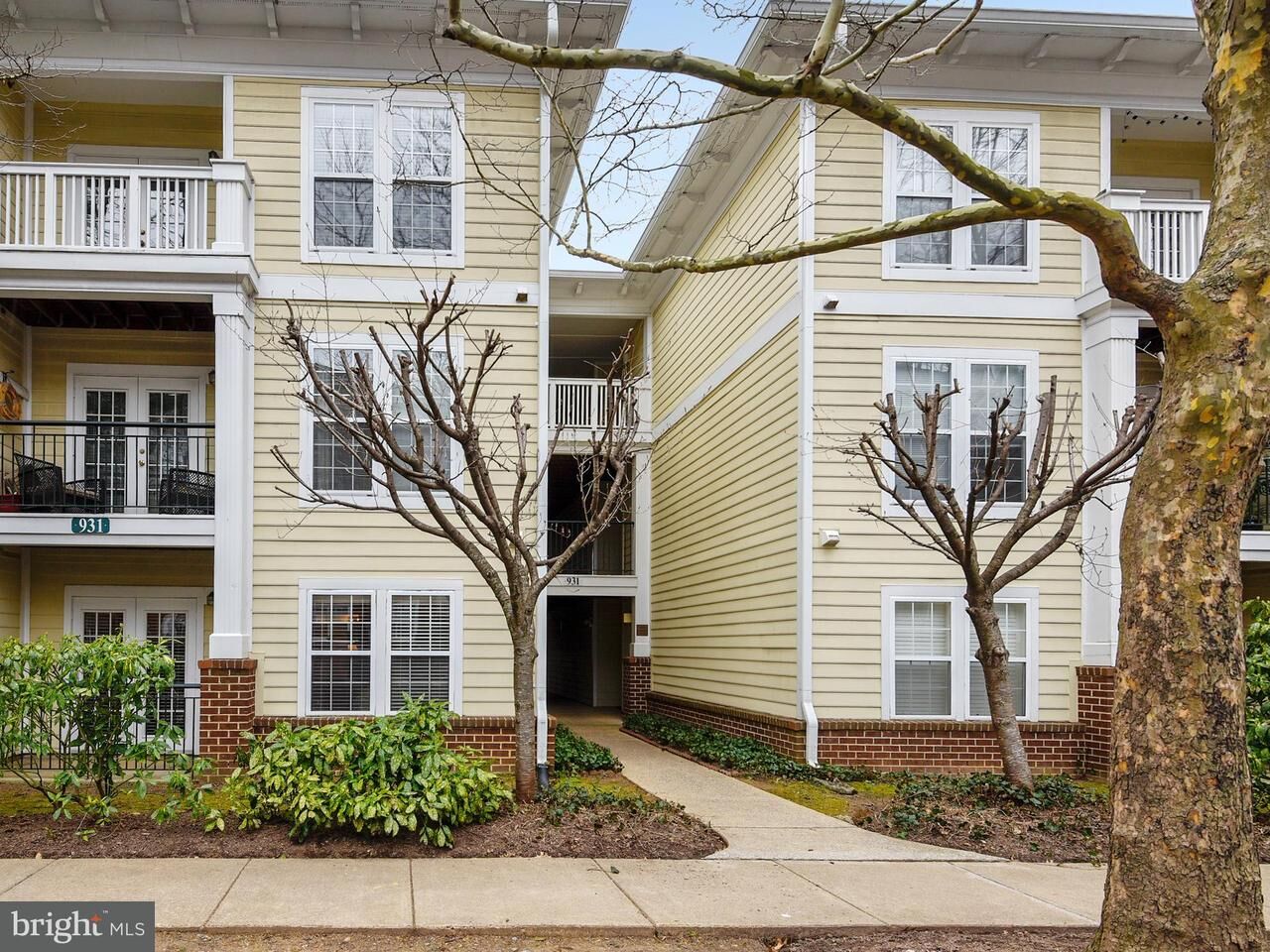 Property Photo:  931 Beacon Square Court 16  MD 20878 