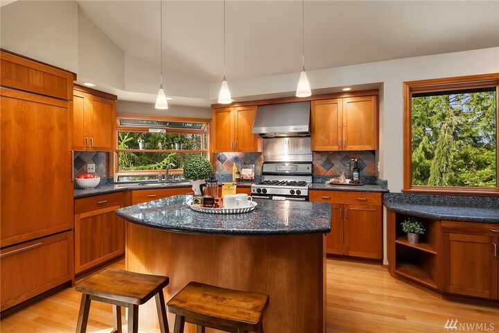 Property Photo: 1250 Oak Creek Place NW WA 98027