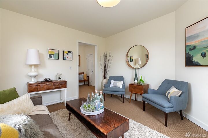 Property Photo: 903 905 21st Avenue WA 98122