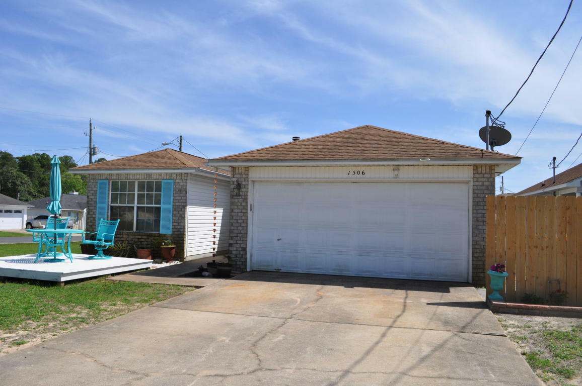 Property Photo:  1506 Tommy Lane  FL 32569 