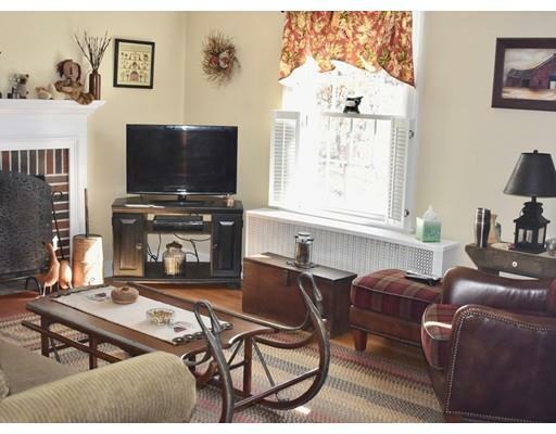 Property Photo: 7 Walnut Hill Dr MA 01602