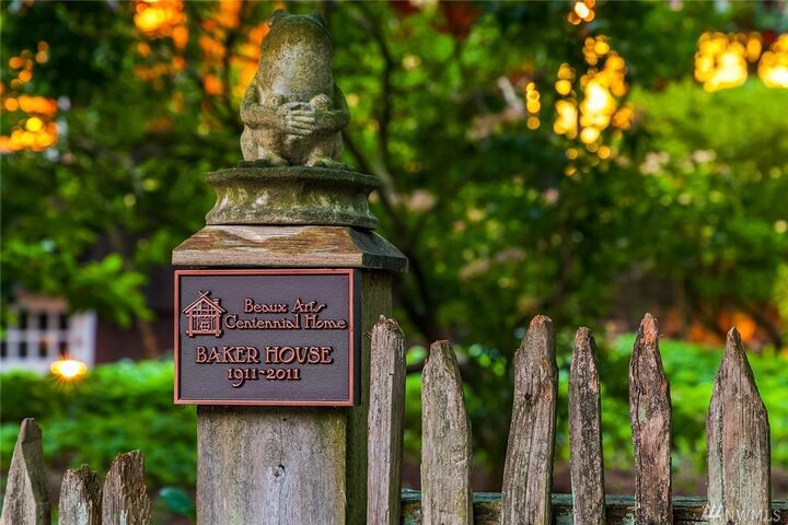 Property Photo:  10304 SE 28th St  WA 98004 