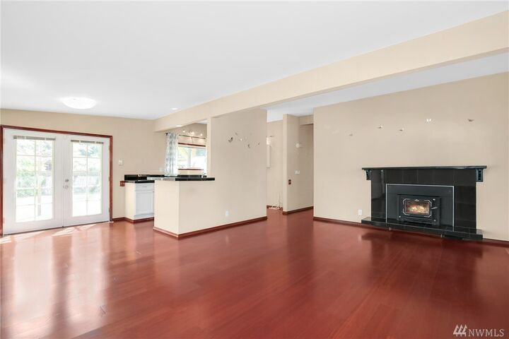 Property Photo:  411 SW 200th St  WA 98166