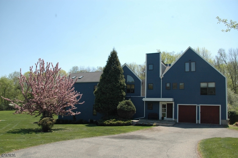 Property Photo:  10 Hartpence Court  NJ 08822 