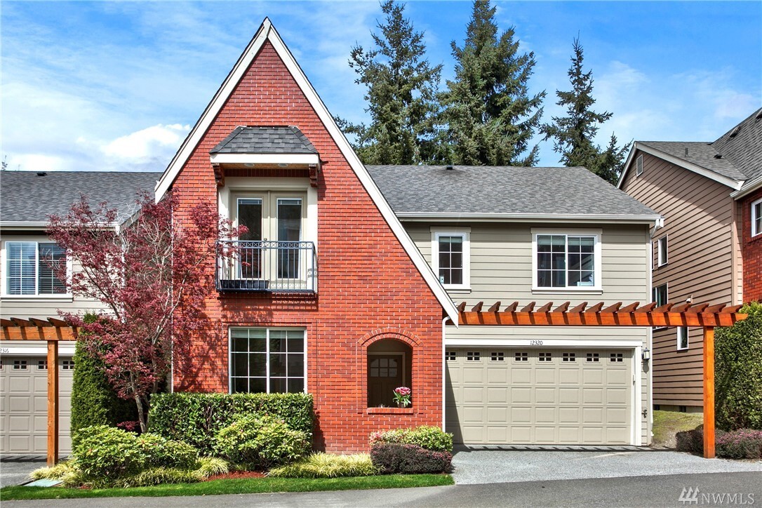 Property Photo: 12320 NE 86th Wy 7 WA 98033