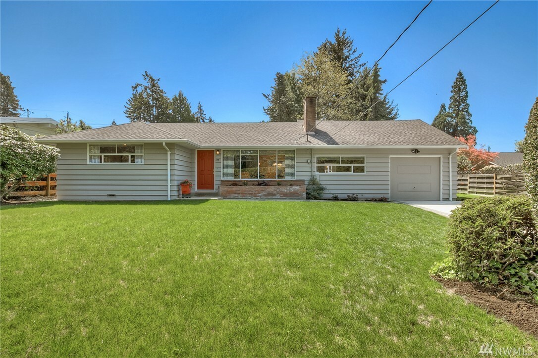 Property Photo:  643 SW Normandy Rd  WA 98166 