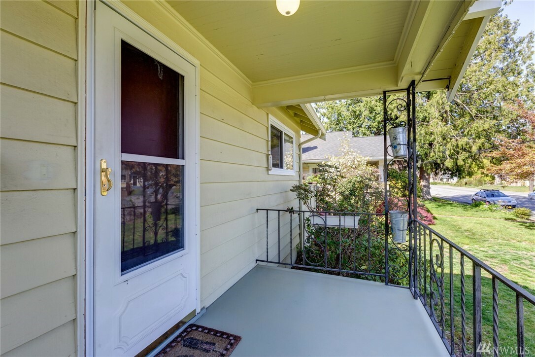 Property Photo:  3019 Meridian St  WA 98225 