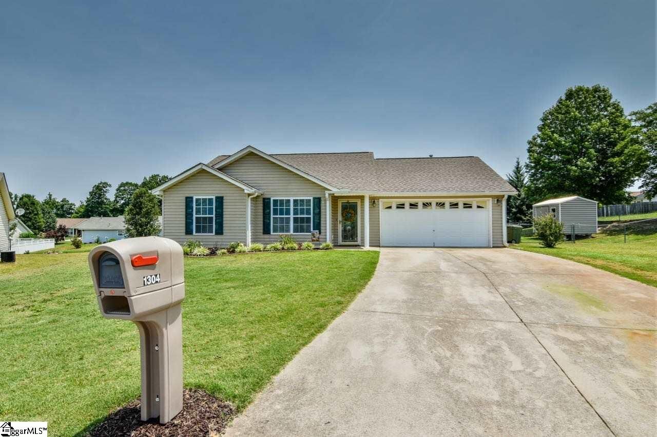 Property Photo: 1304 Autumn Glen Court SC 29644