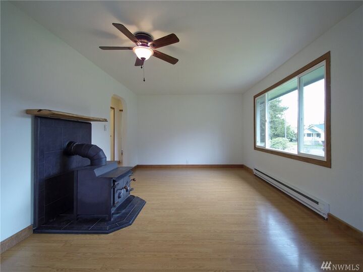 Property Photo:  1019 W Spruce St  WA 98363 