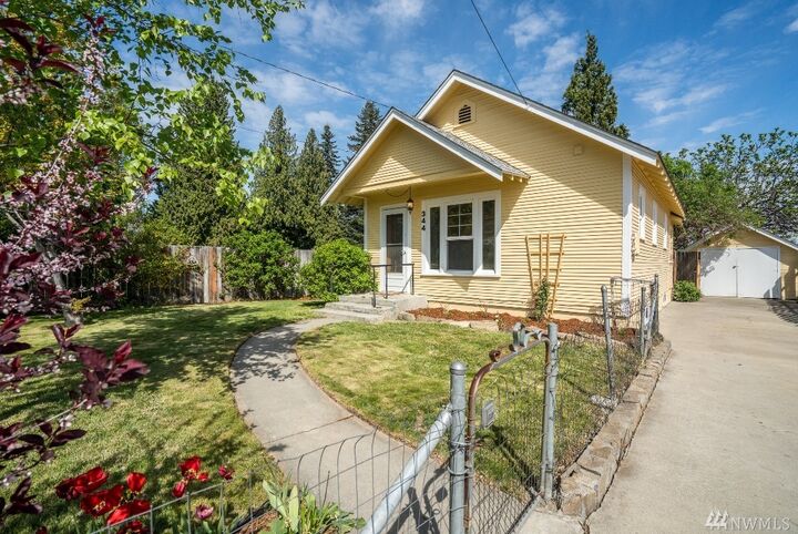 Property Photo:  344 Terminal St  WA 98801