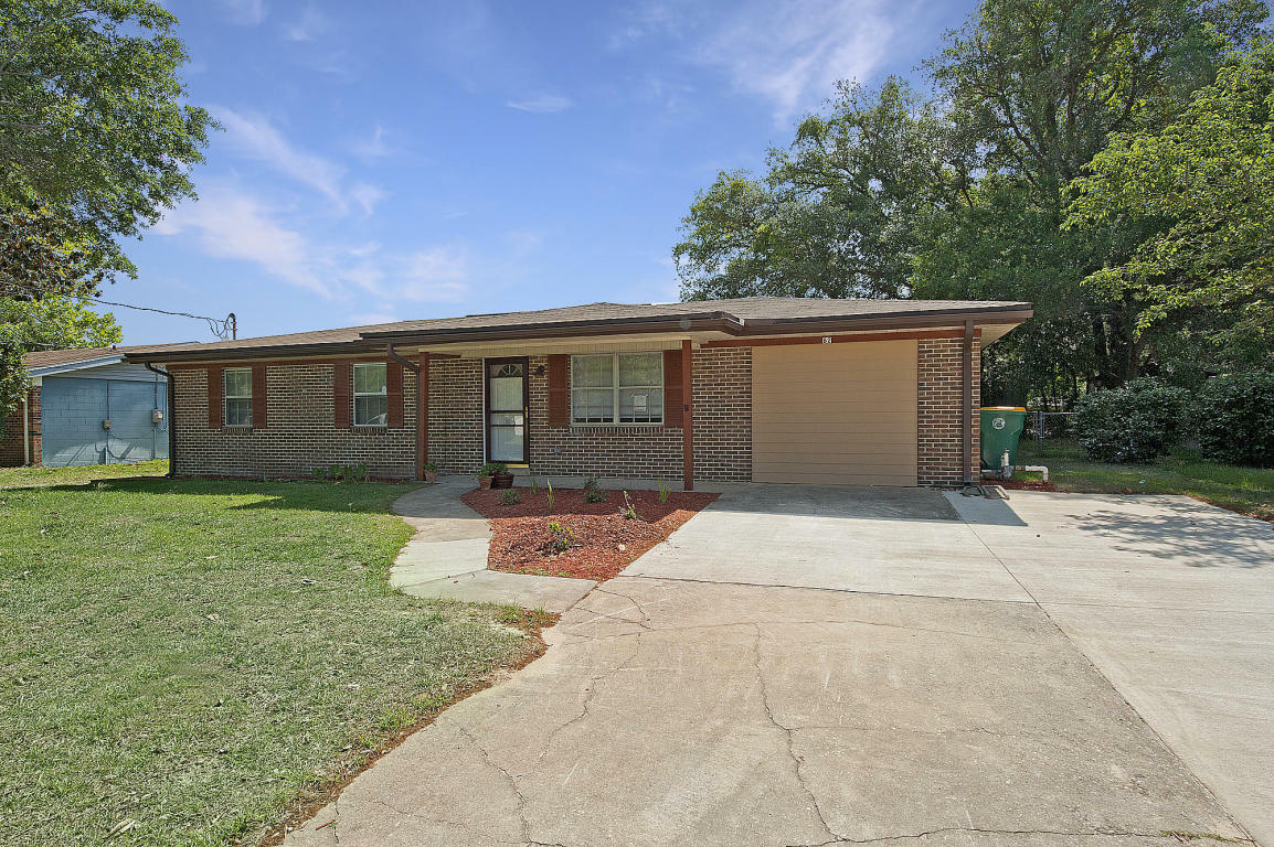 Property Photo: 62 11th Street FL 32579