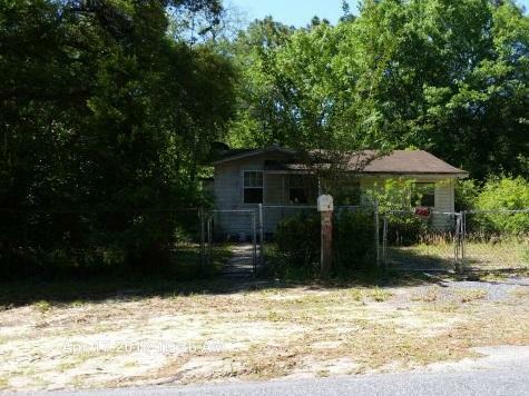 Property Photo:  909 E Edney Ave  FL 32539 