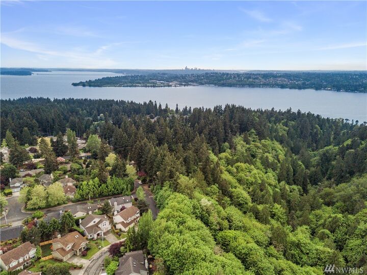 Property Photo: 7613 NE 125th St WA 98034