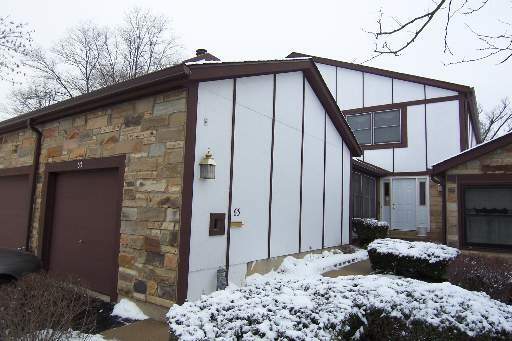 Property Photo:  63 White Oak Circle 63  IL 60174 