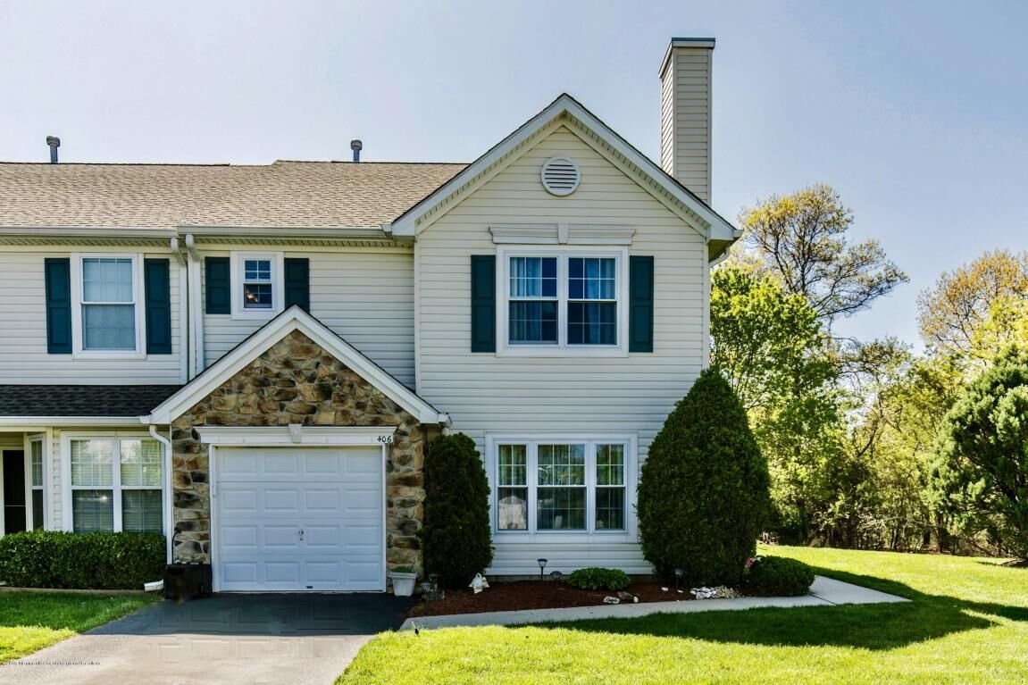 Property Photo:  406 Zinnia Court  NJ 08724 