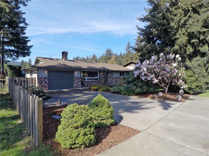 Property Photo: 1212 W 17th St WA 98363
