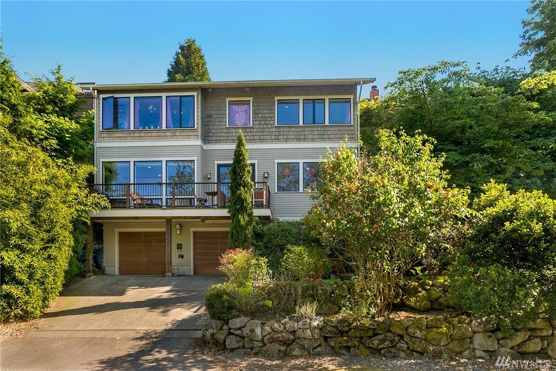 Property Photo:  3905 S Alaska Street  WA 98118 
