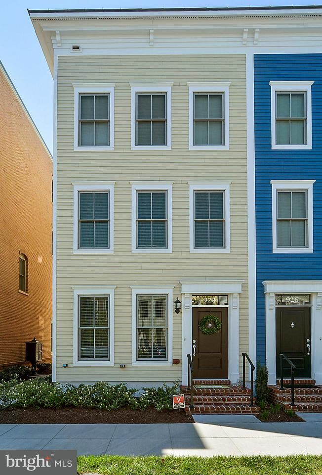 Property Photo: 924 North Alfred Street N VA 22314