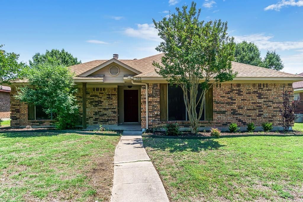 Property Photo: 705 Bluebonnet Drive TX 75002
