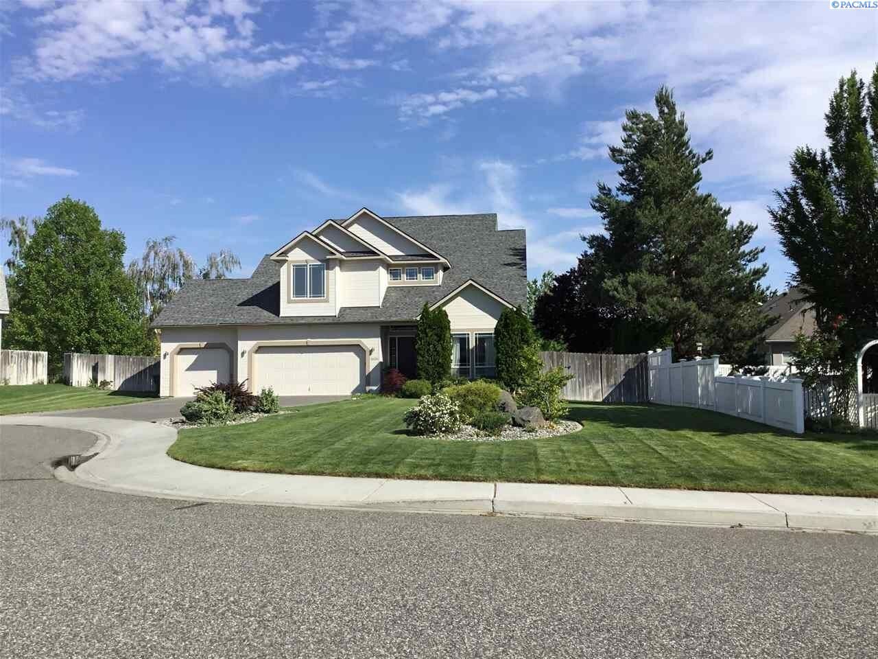 Property Photo:  1626 Saratoga Ct  WA 99352-9652 