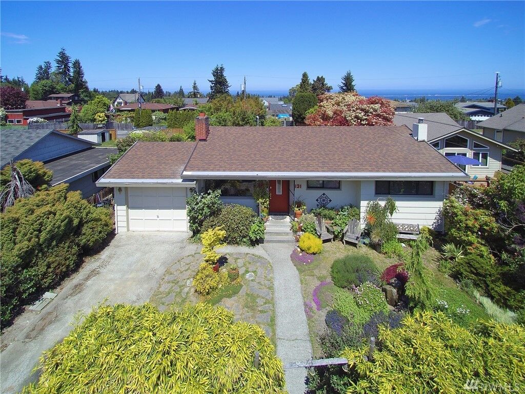 Property Photo:  131 W Forest Ave  WA 98362 