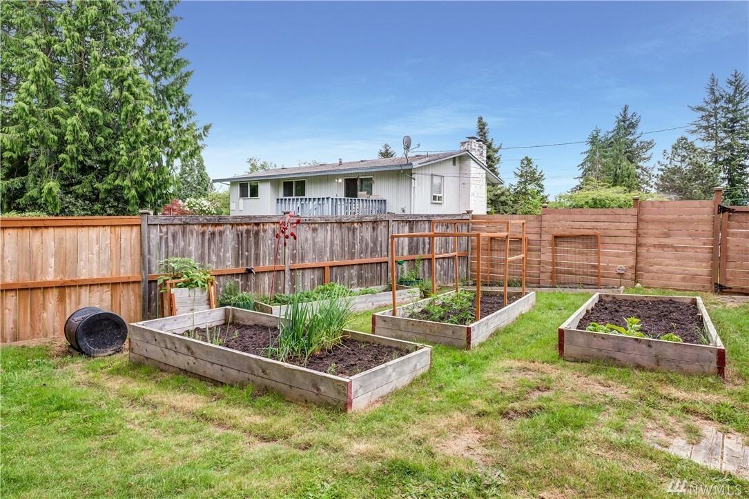 Property Photo: 16918 NE 22nd Place WA 98008
