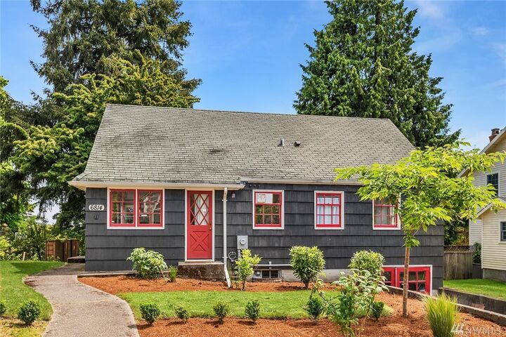 6814 55th Ave NE  Seattle WA 98115 photo