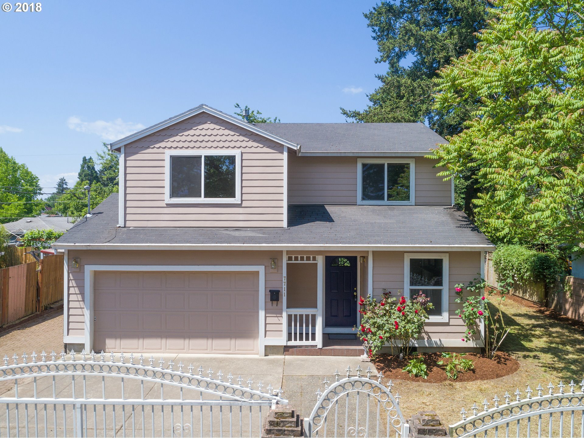 Property Photo:  7711 SE 69th Ave  OR 97206 