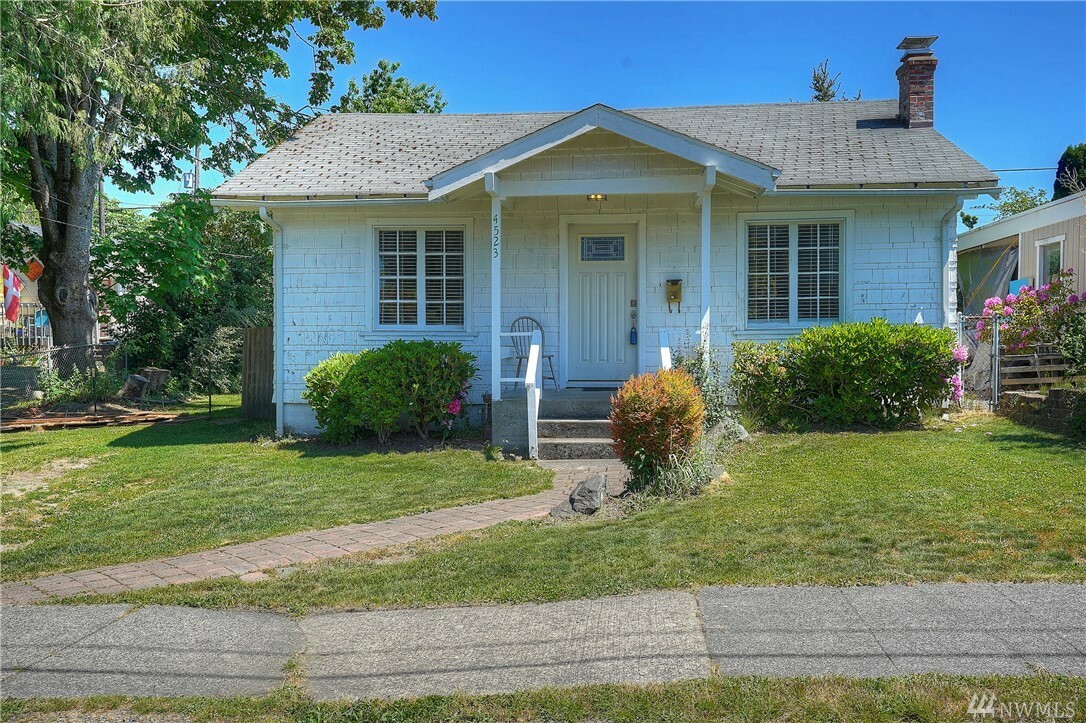 Property Photo:  4523 N Ferdinand St  WA 98407 