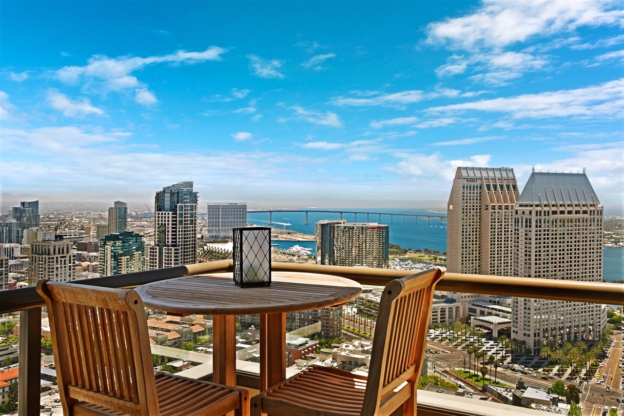 Property Photo: 700 W E St 3705 CA 92101