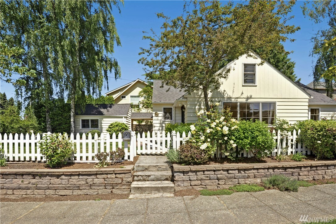 Property Photo:  2104 N 82nd St  WA 98103 