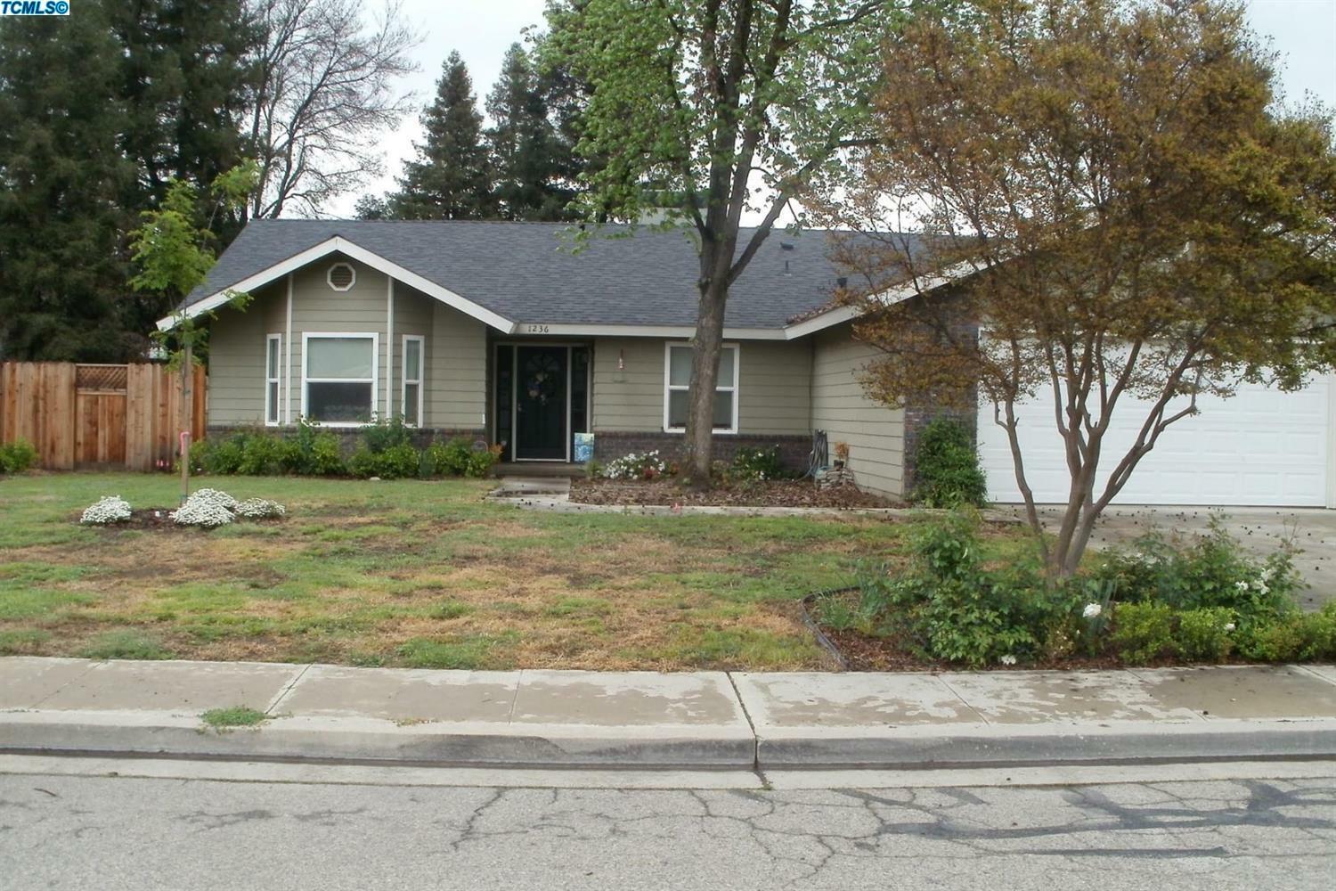 Property Photo:  1236 S Maple Court  CA 93292 