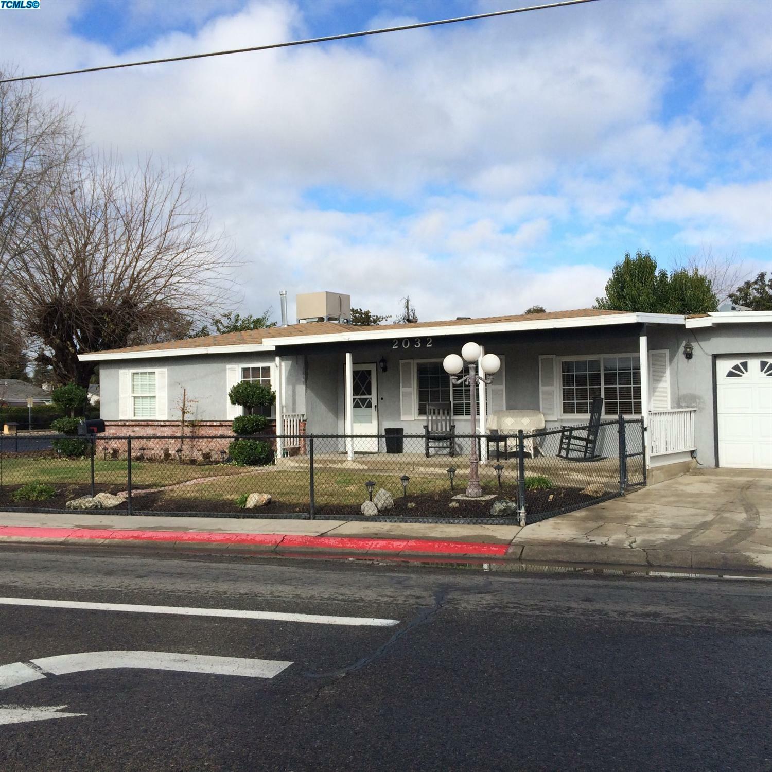 Property Photo:  2032 W Houston Avenue  CA 93291 