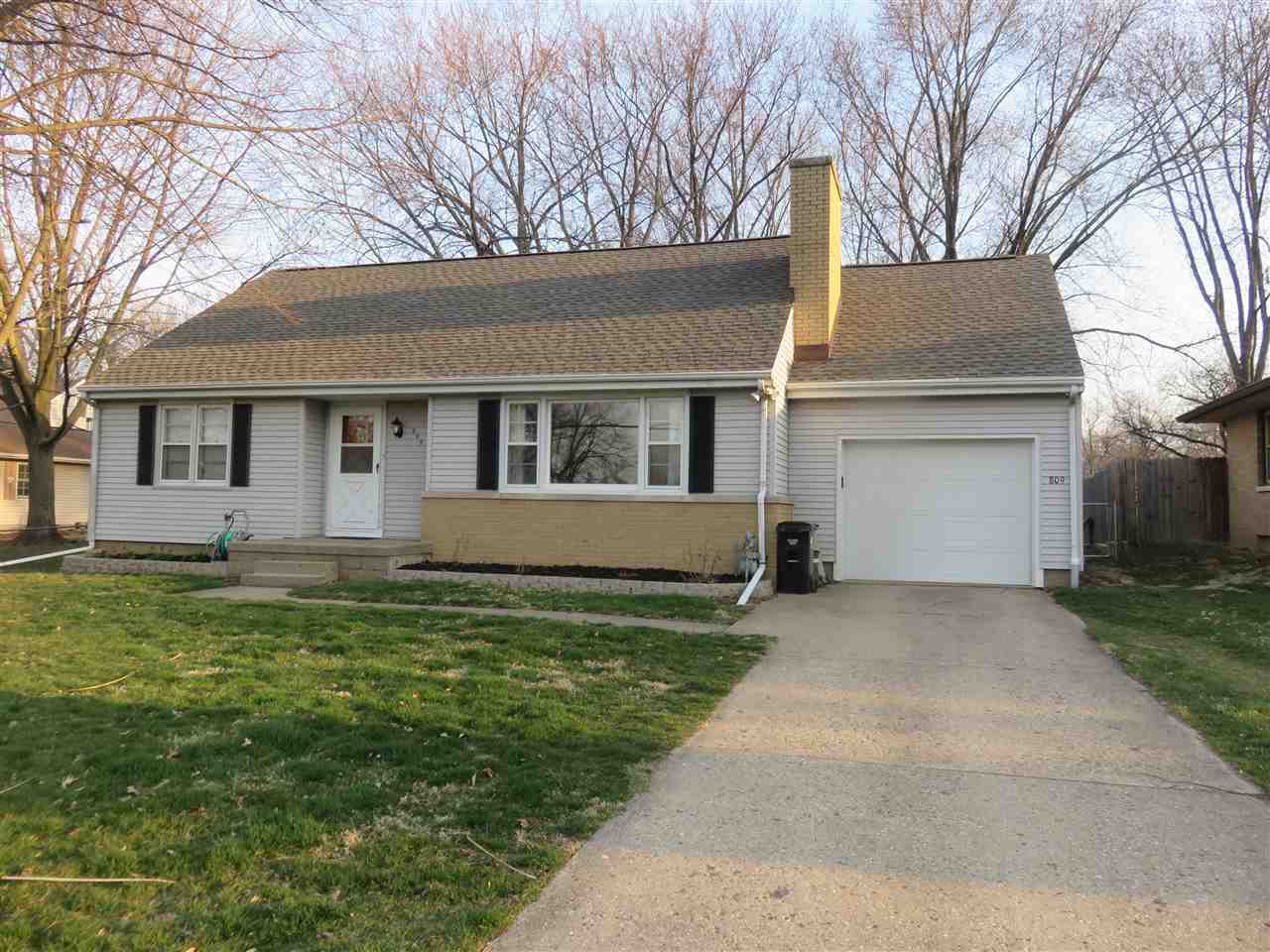 Property Photo:  809 W Shenandoah  IL 61614 