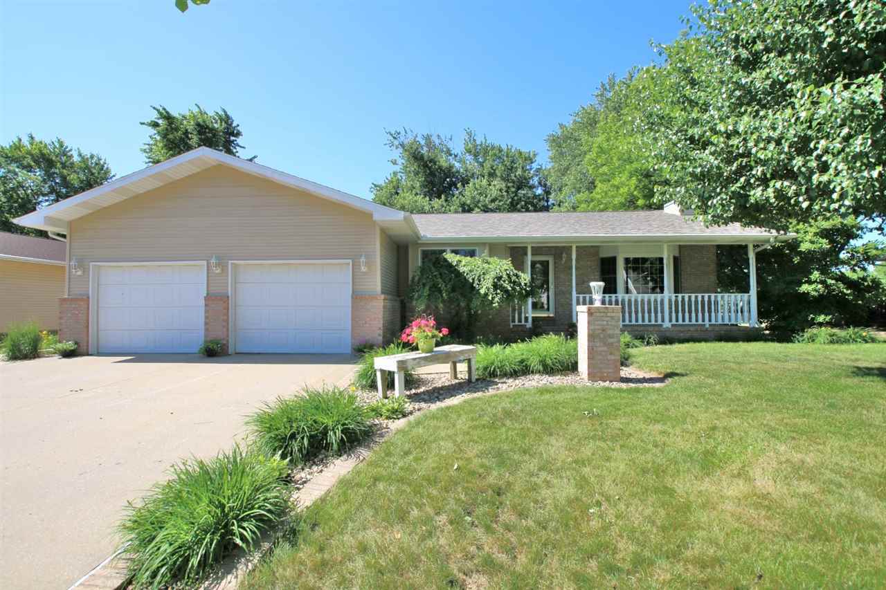 Property Photo:  1130 E Sycamore  IL 61520 