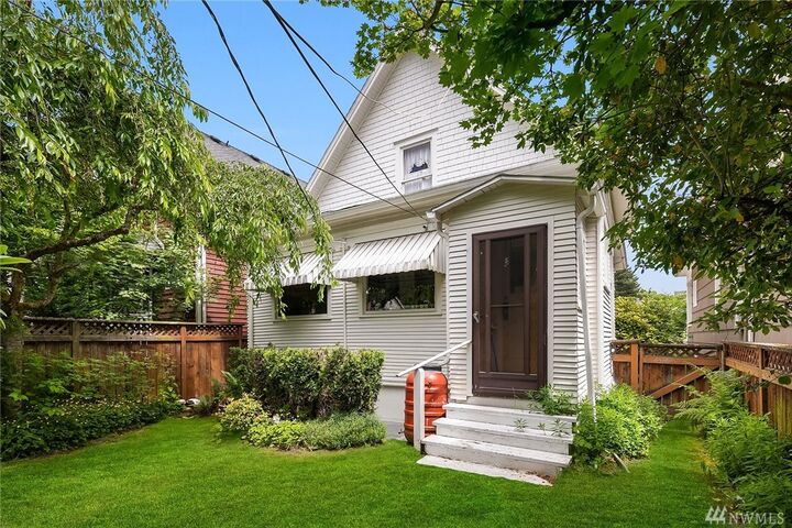 Property Photo: 1823 5th Ave W WA 98119