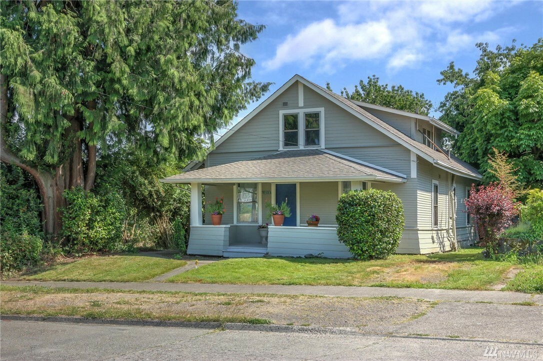 Property Photo:  1213 8th St  WA 98337 