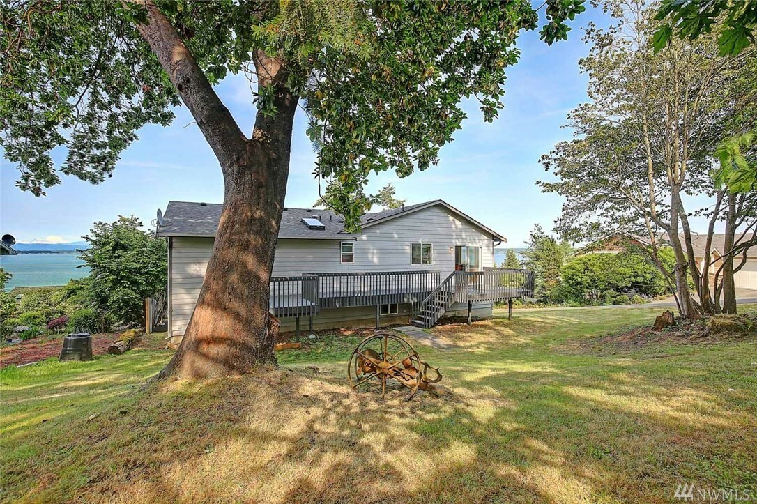 Property Photo:  1314 Country Club Dr  WA 98282 